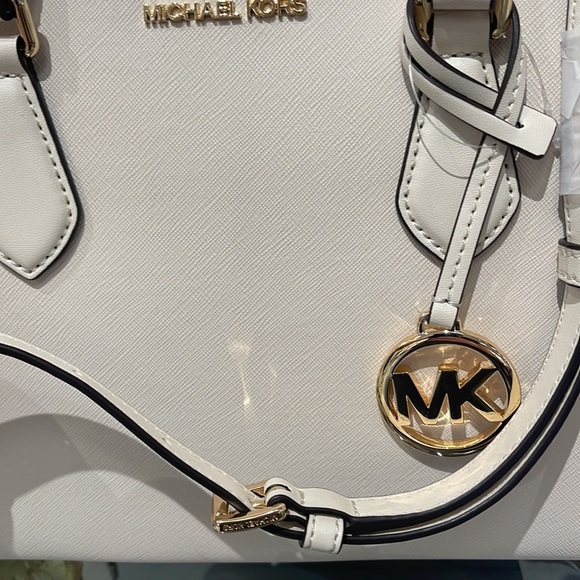 Michael Kors Sheila Medium Center Zip Satchel Crossbody Bag
Light Cream 
NWT - Picture 13 of 16